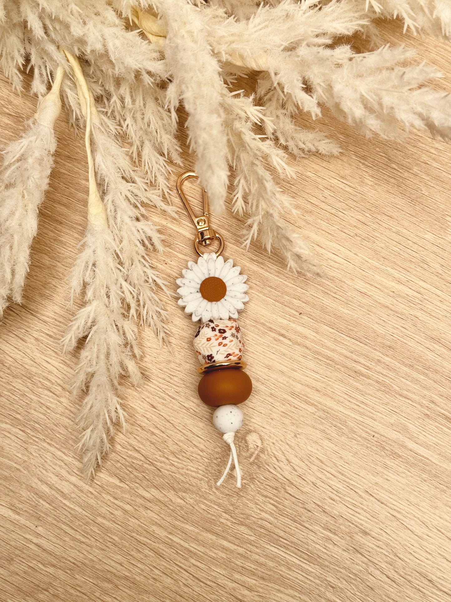 Key Chain - White/Tan Daisy